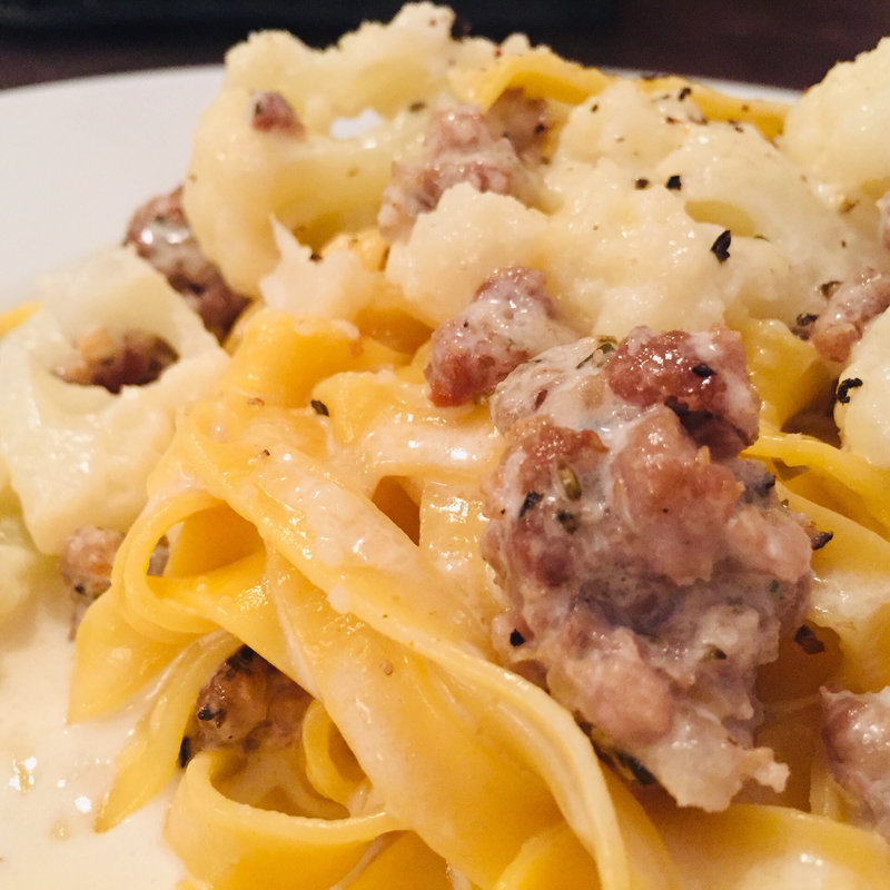 サルシッチャとカリフラワーのクリームソースのタリアタッレ(リミニ)