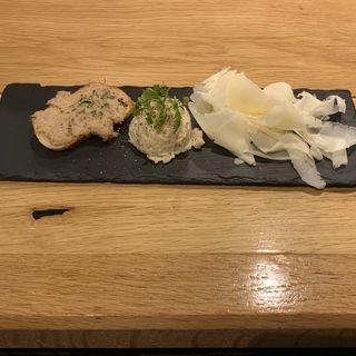 付き出し(ワインのアテとスペアリブ　Rib’s)