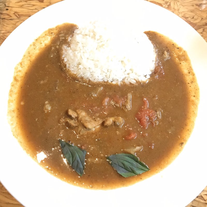 牛すじとトマトのカリー(すぱいす )