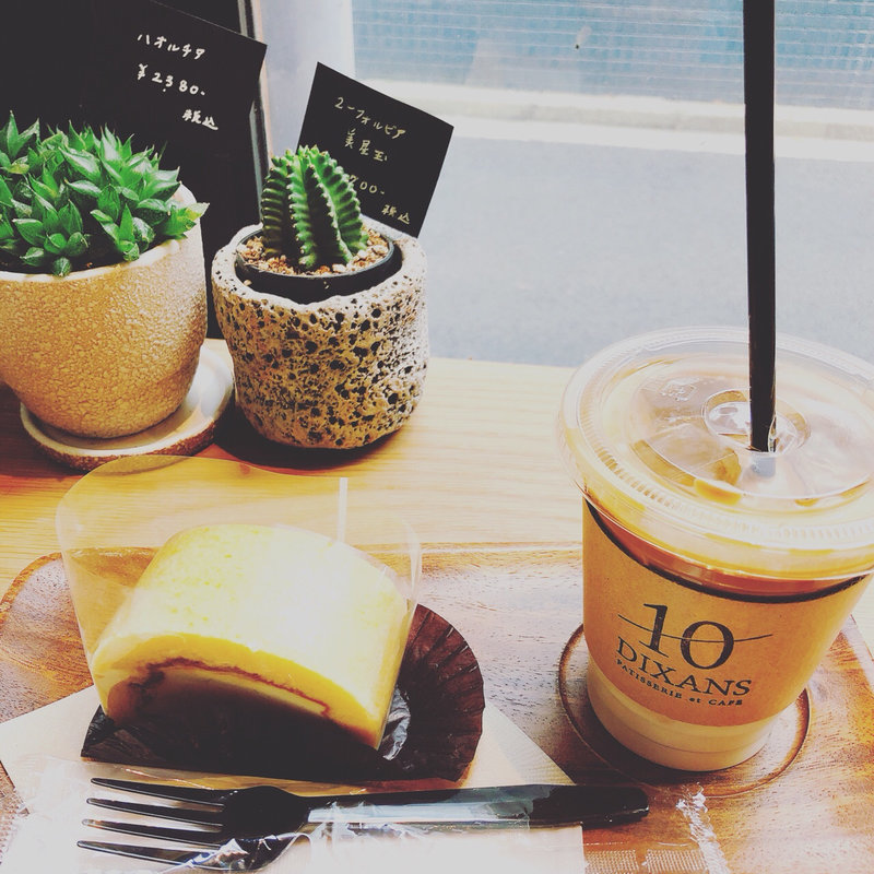 白金ロールケーキ カフェラテ(10 DIXANS ディゾン神保町店)