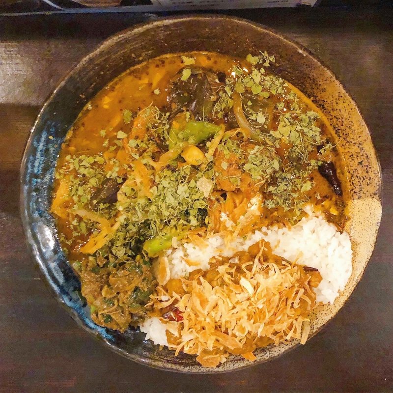 あいがけ（アキノリ＋ドライカレー） 野菜＋それはそう！(カレーノトリコ)