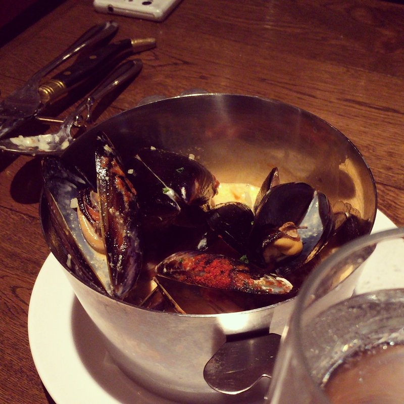 ムール貝のワイン蒸し(イヴローニュ・フレンチ)