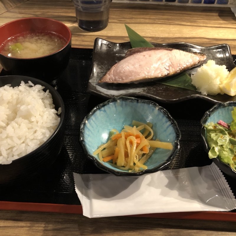 焼き魚定食（天然ブリ）(とろ鮪　人形町店)