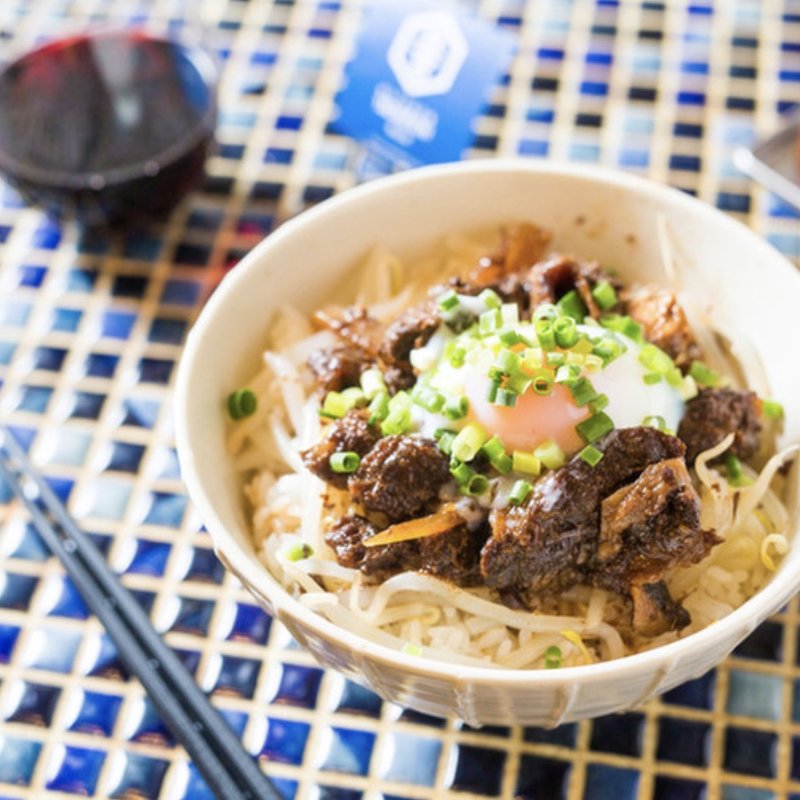 特製肉掛けご飯 のっけ温玉(立吉餃子 青山店)