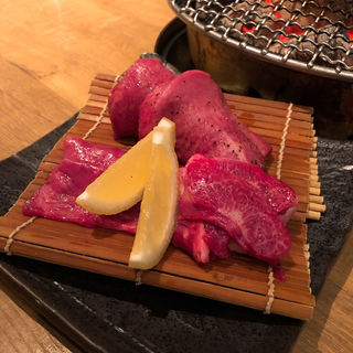 幻のタン(炭火焼肉なかはら )