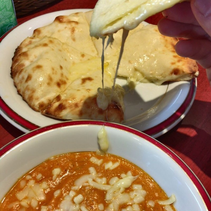 チーズカレーにチーズナン(パティヤラパレス)