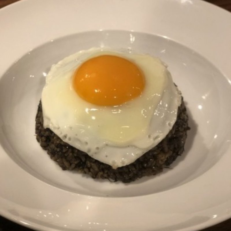 イカスミガーリックライス(渋谷 てやん亭゛)