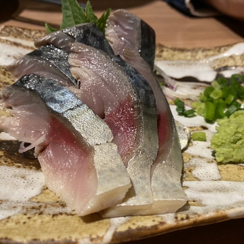 炙りシメサバの燻製(燻製工房 新宿三丁目店)