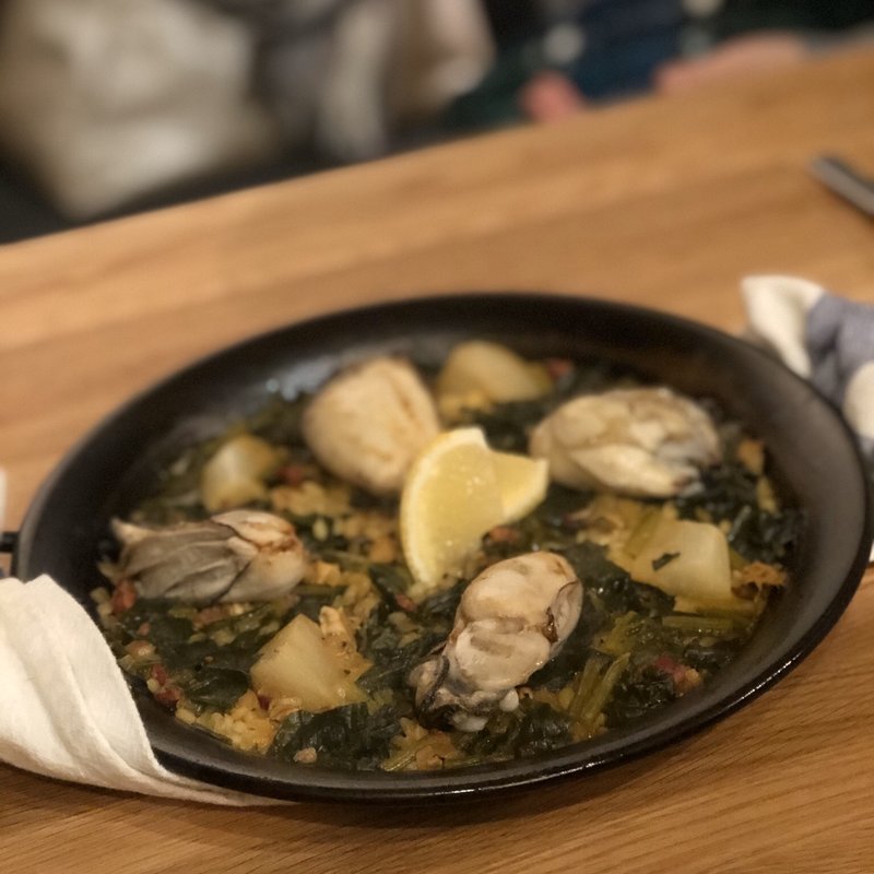 広島産牡蠣とほうれん草のパエリア(Sarten（サルテン）)