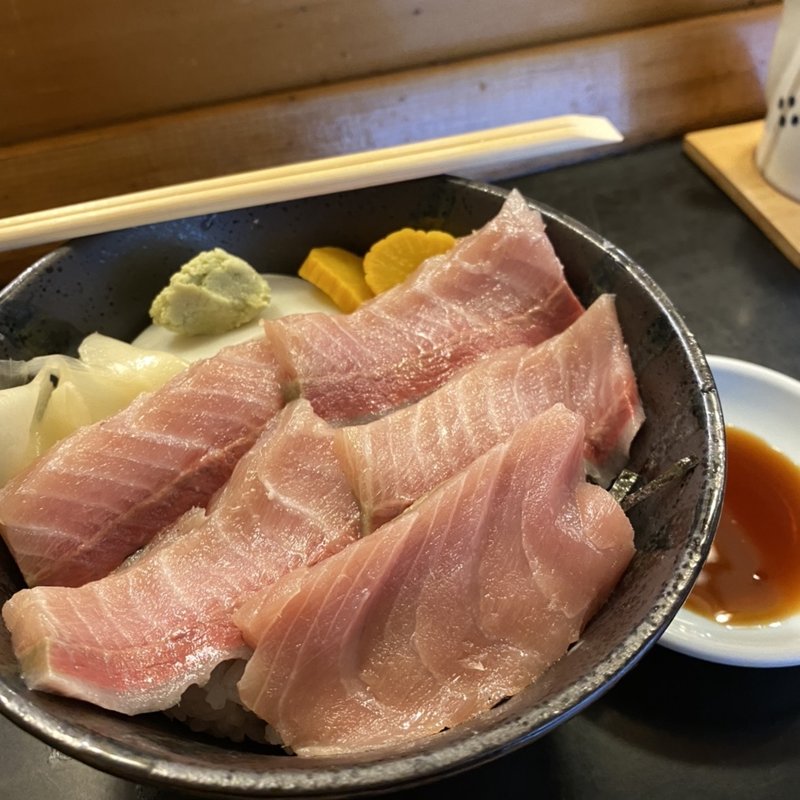 能登ブリ丼(大舷)