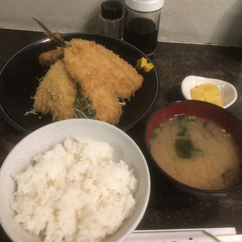 あじフライの盛り合わせ定食(まえだや)