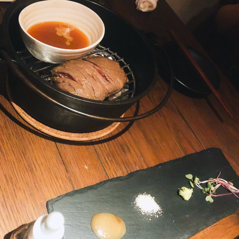 黒毛和牛モモ肉の瞬間燻製(nakameguro 燻製 apartment)