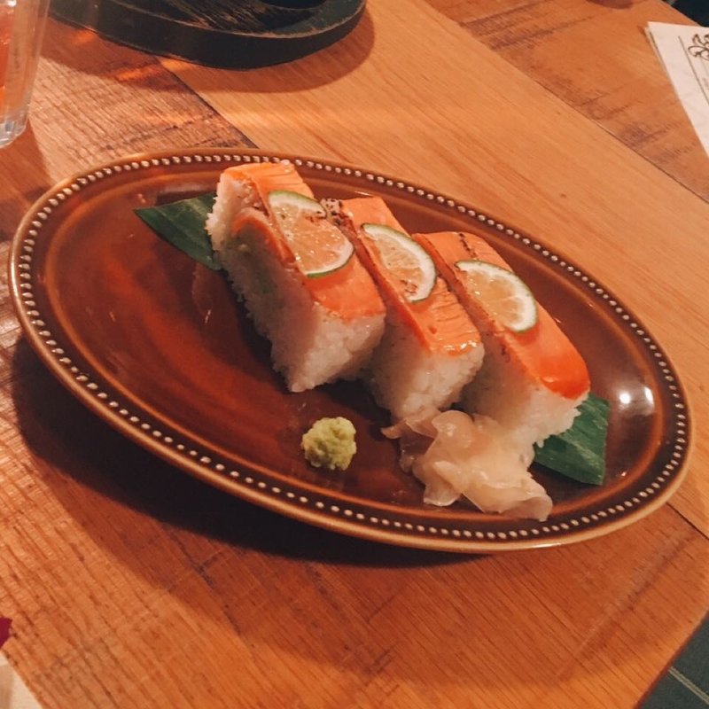 サーモン箱寿司(アロハテーブル 飯田橋 （ALOHA TABLE）)