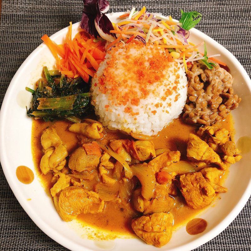 虹の仏さんのスパイスで作ったチキンカレー(すえ☆pi亭)