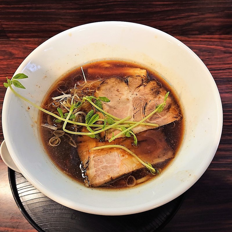 熟成醤油 平打ち麺(さんぶんのに)
