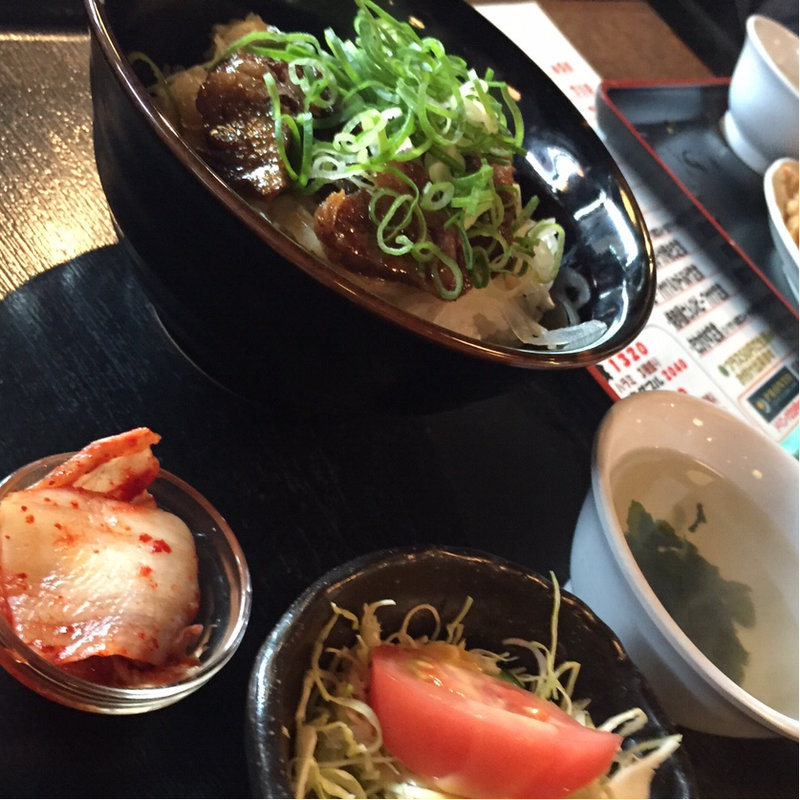 ハラミ丼(焼肉 鷹ヶ巣 阪急梅田店（たかがす）)