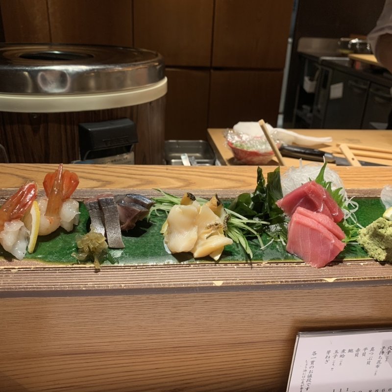 お刺身盛り合わせ(小鯛雀鮨 すし萬)