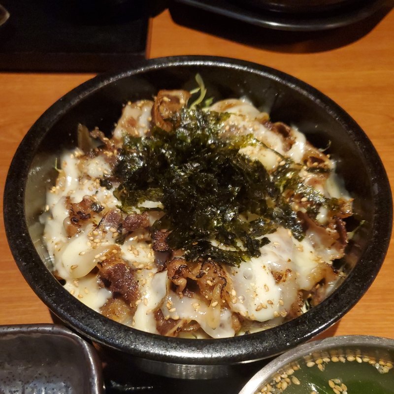 チーズ焼き牛丼(【韓国料理】山本牛臓 麻布十番店)