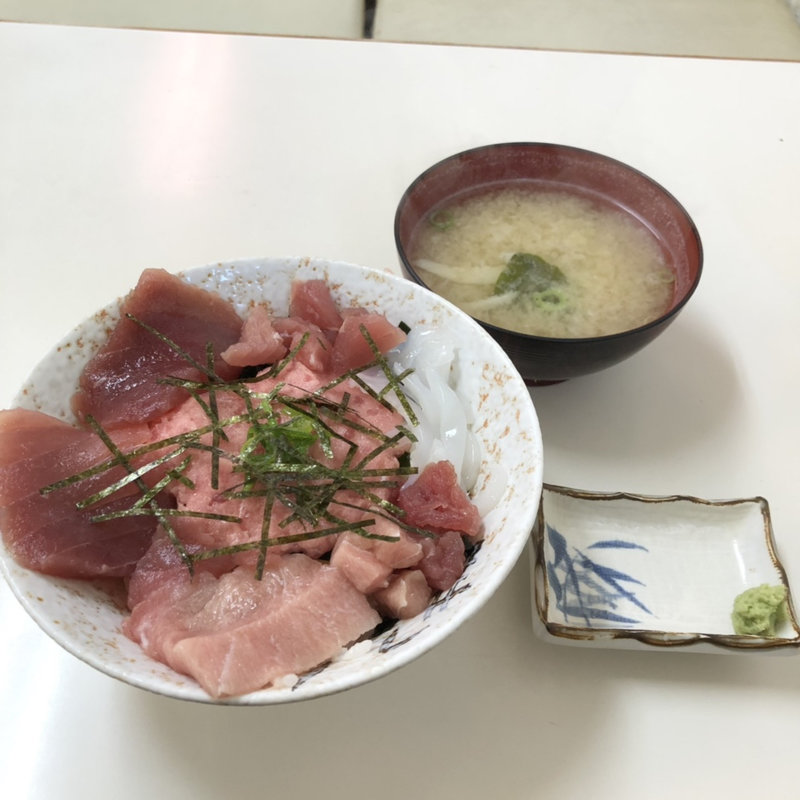 ミックス丼(お食事処 山賀 （やまが）)