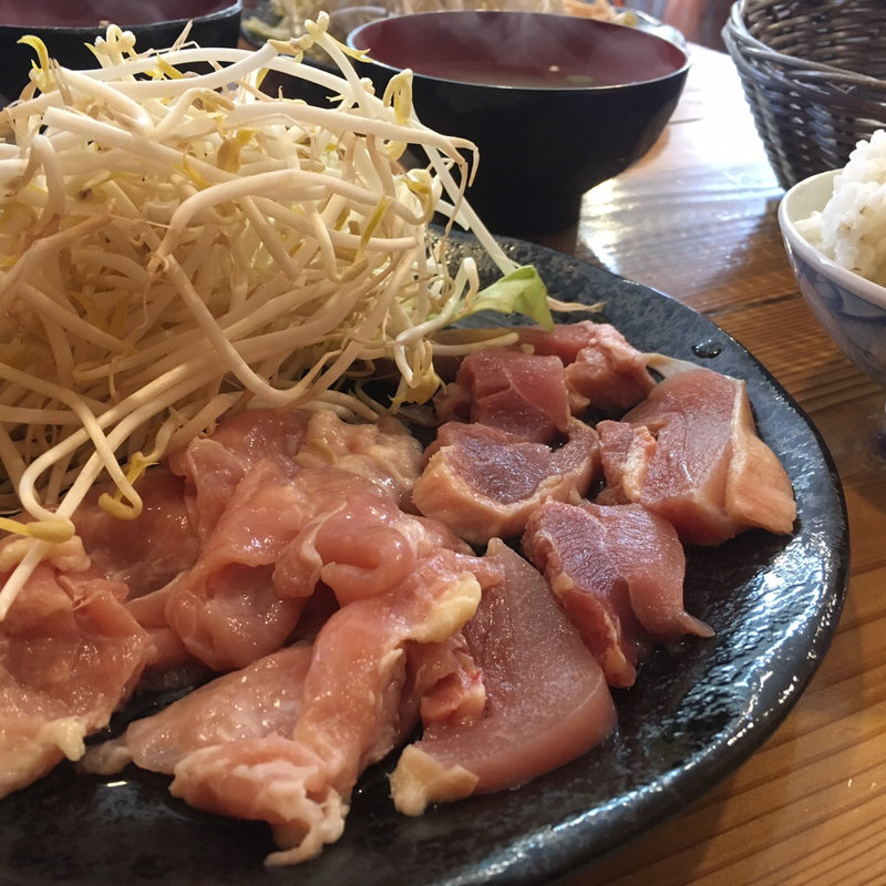 もも・鶏ハラミ定食(溶岩焼き　山賊食堂 )