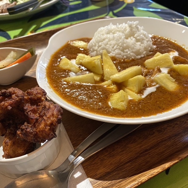 チキンパイナップルカレー+もちこセット(ら・おは菜)