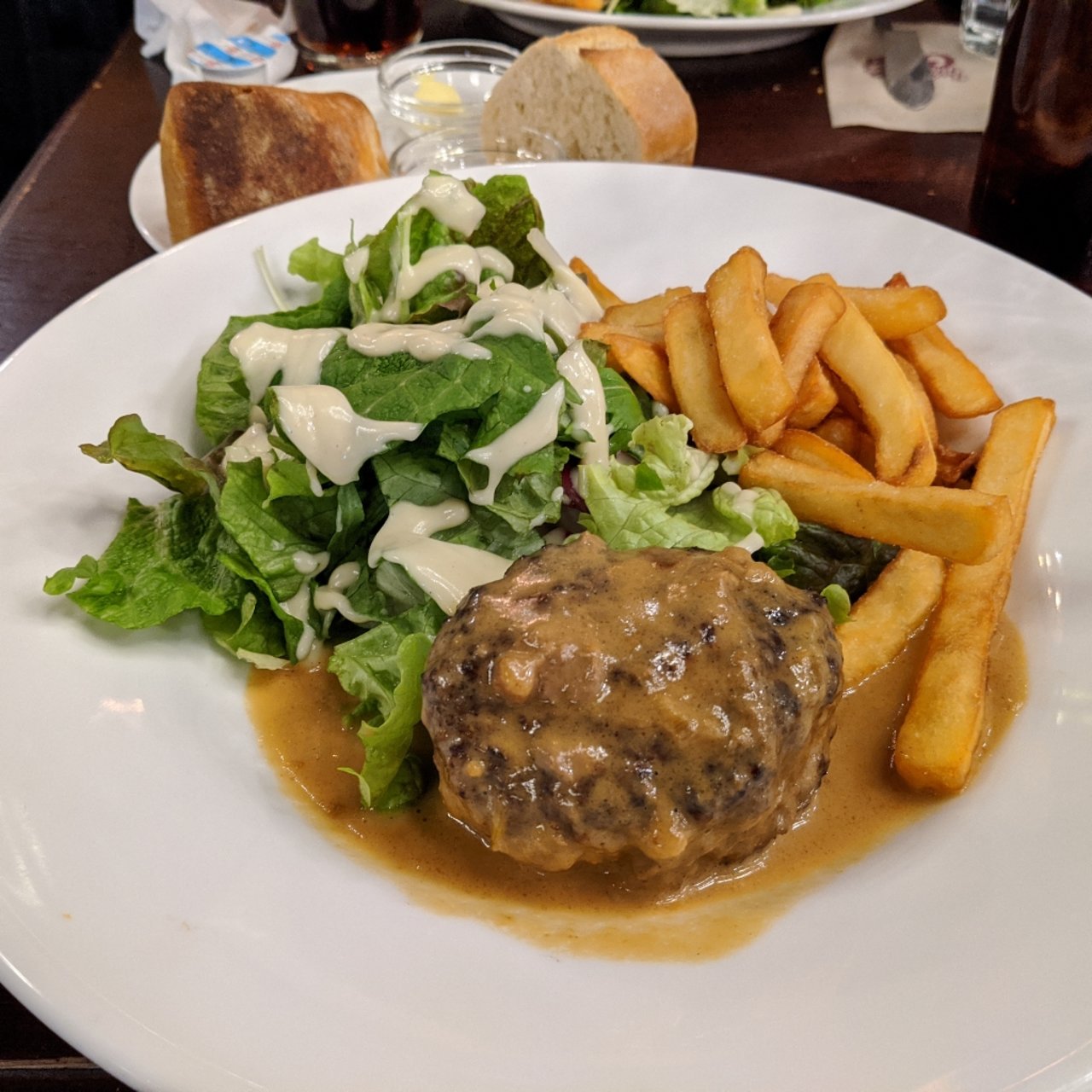 ベルギー風ハンバーグランチ ベルジアン ブラッスリーコート ルーヴェン Belgian Brasserie Court Leuven の口コミ一覧 おいしい一皿が集まるグルメコミュニティサービス Sarah
