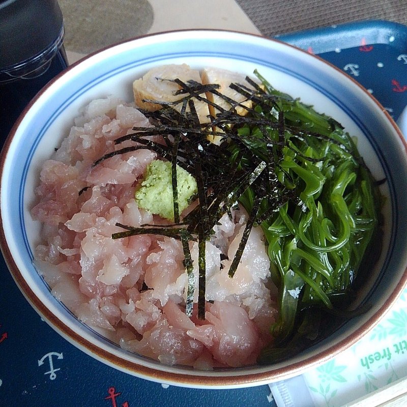 なかおちめかぶ丼(魚研)