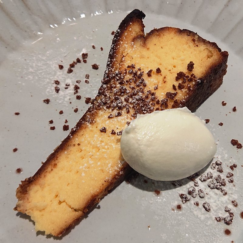 バスク風チーズケーキ（ハーフ）(キハチ フードホール アトレ川崎)