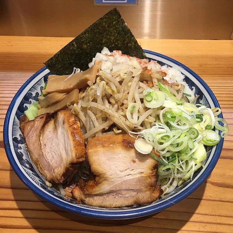にぼジロウ 大盛り 野菜増し(こだわり麺工房 たご)