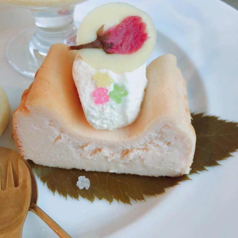 桜のチーズケーキ(リトル ビレッジ カフェ  Little Village Cafe)