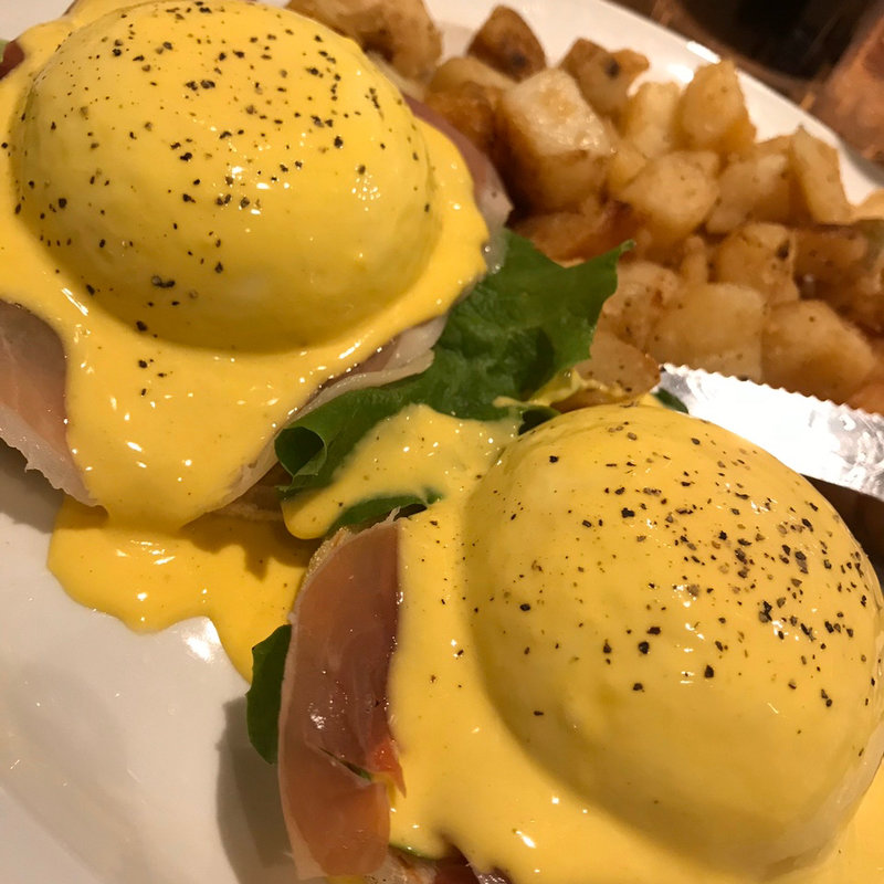 スモークサーモンとアボカド(Eggs 'n Things 原宿店)