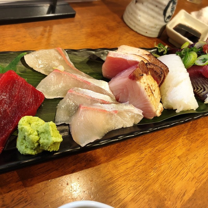 刺身盛り合わせ(居酒屋鰤生)
