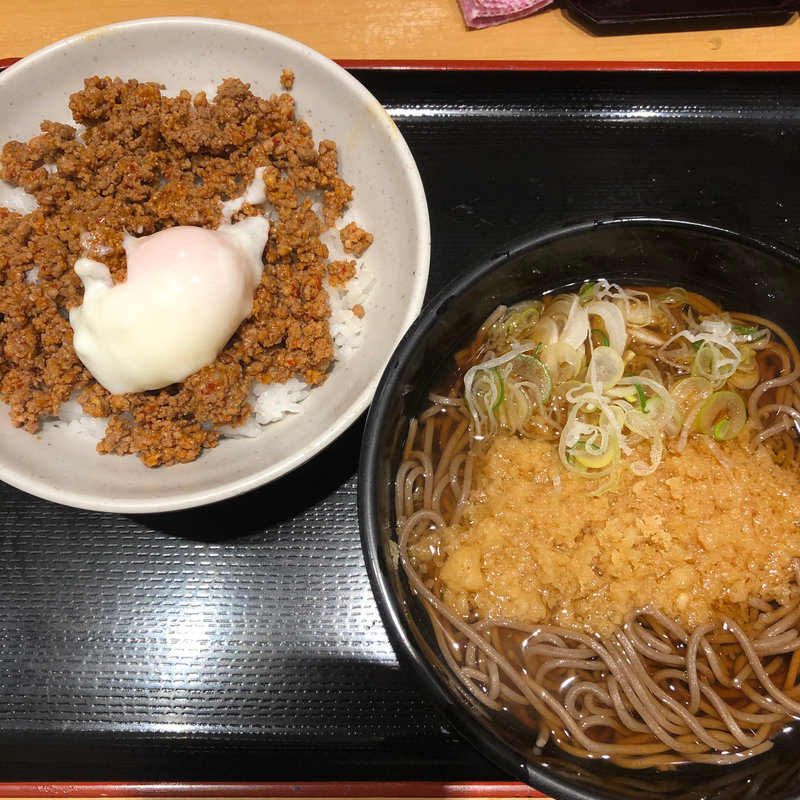 中華そぼろ丼たぬきそばセット(よもだそば 日本橋店)