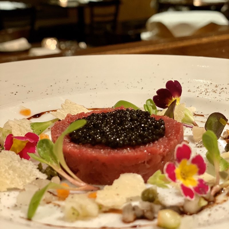 馬フィレ肉タルタル　キャビア(CHEESE traveler 新宿三丁目)