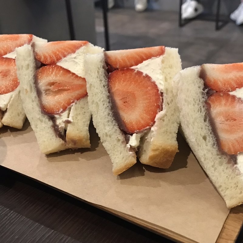 あまおうサンド(Sukemasa Coffee)