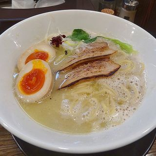 〜シソオイル香る〜 鶏塩白湯ラーメン(金彩〜KinIro〜)