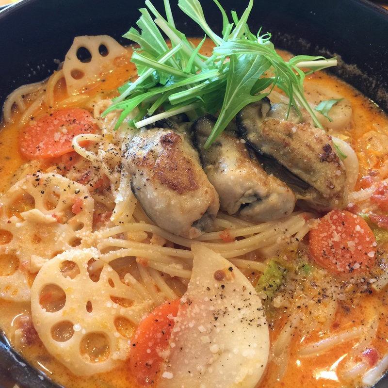 広島産牡蠣と帆立と冬野菜のトマトクリームスープ(洋麺屋五右衛門 麻布十番店)