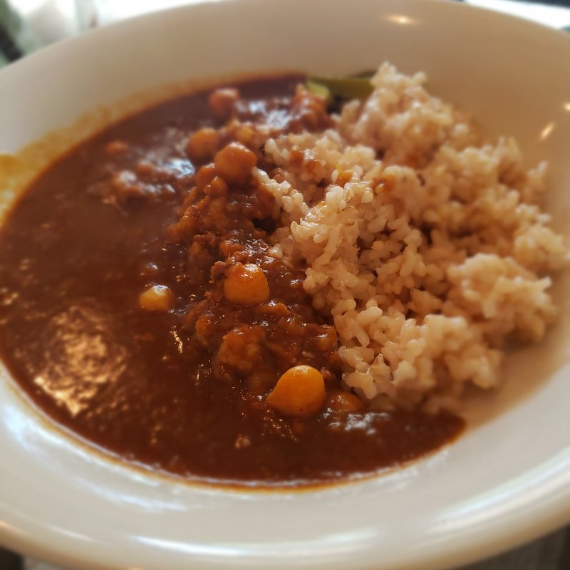 玄米とひよこ豆のカレー(喫茶ミンカ)
