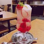 ほこたいちごのフレッシュクリームソーダ(ニコアンドキッチン　横浜)