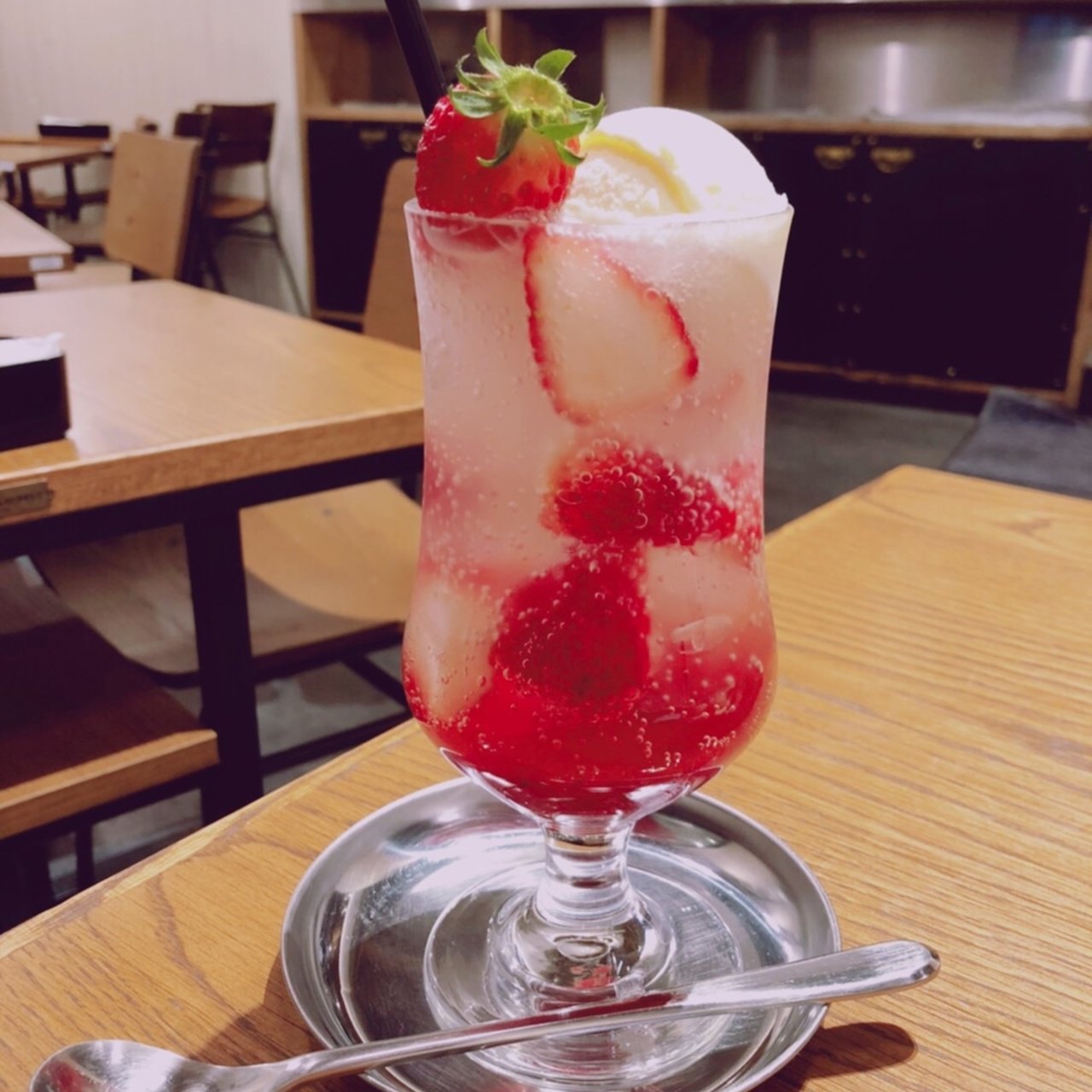 ほこたいちごのフレッシュクリームソーダ(ニコアンドキッチン