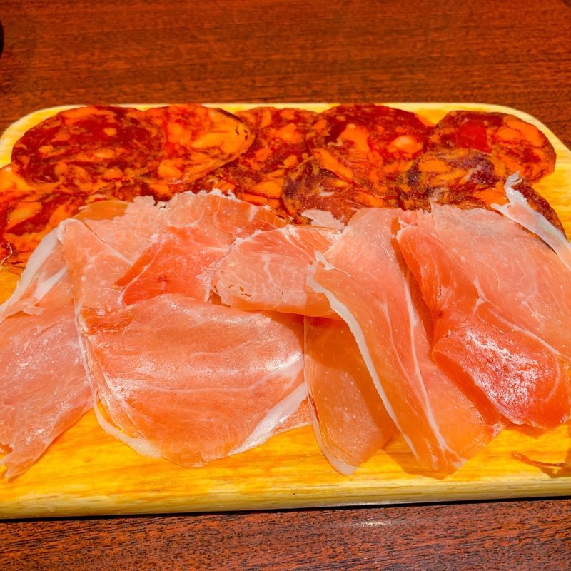 ハモンイベリコとハモンセラーノの食べ比べ(俺のスパニッシュ)