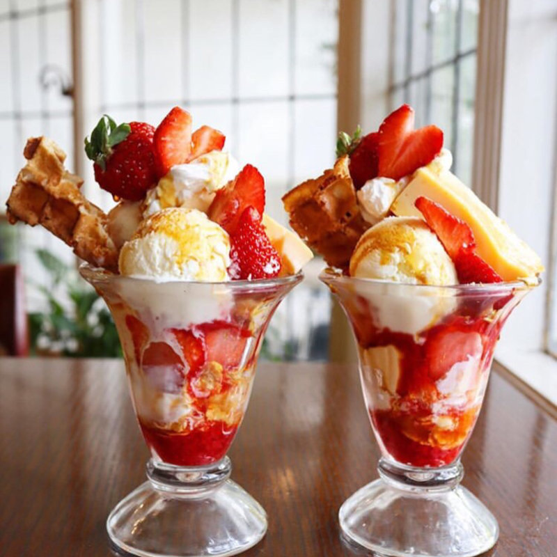 いちごとカラメルプリンパフェ(山猫軒 （ヤマネコケン）)