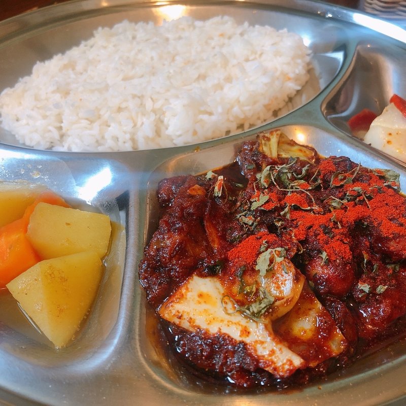 キャベツとウインナーのカレー(天竺咖哩AKASHA 京橋本店)