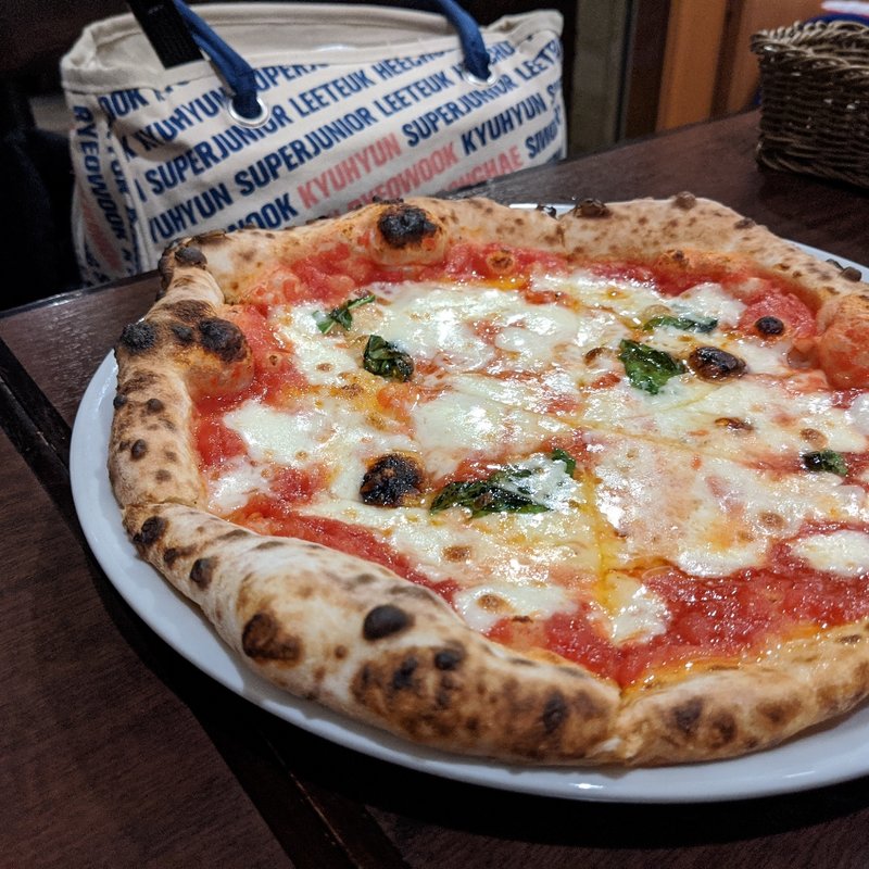 マルゲリータとハムのピザと(PIZZERIA FORTISSIMO)