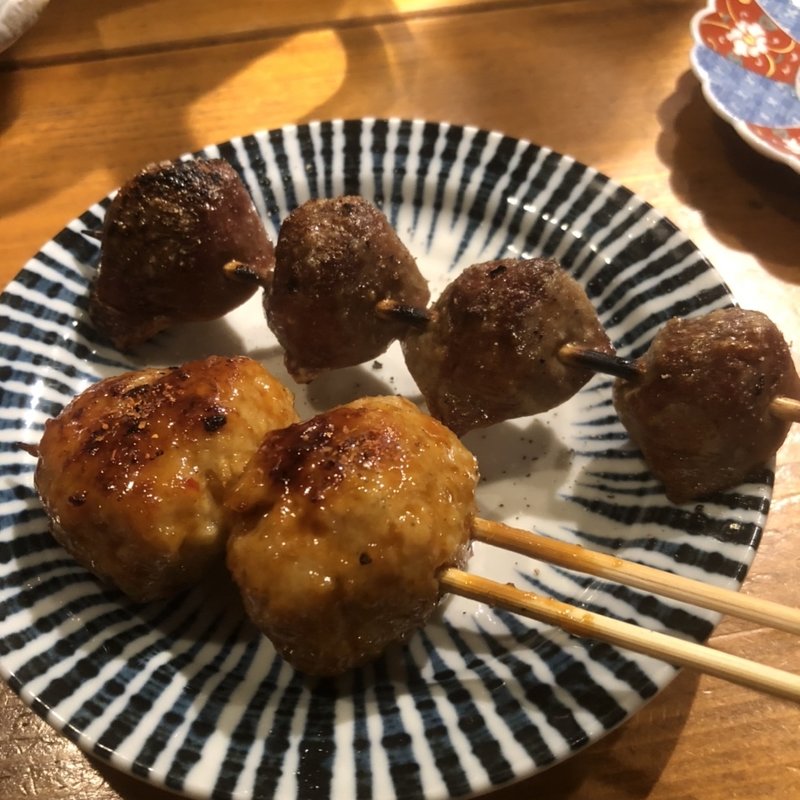 砂肝とつくね(焼鳥 赫色)