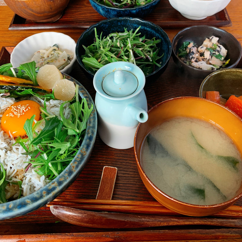 漬け卵と有機野菜の釜揚げしらす丼(PUBLIC KITCHEN cafe 中崎町店)