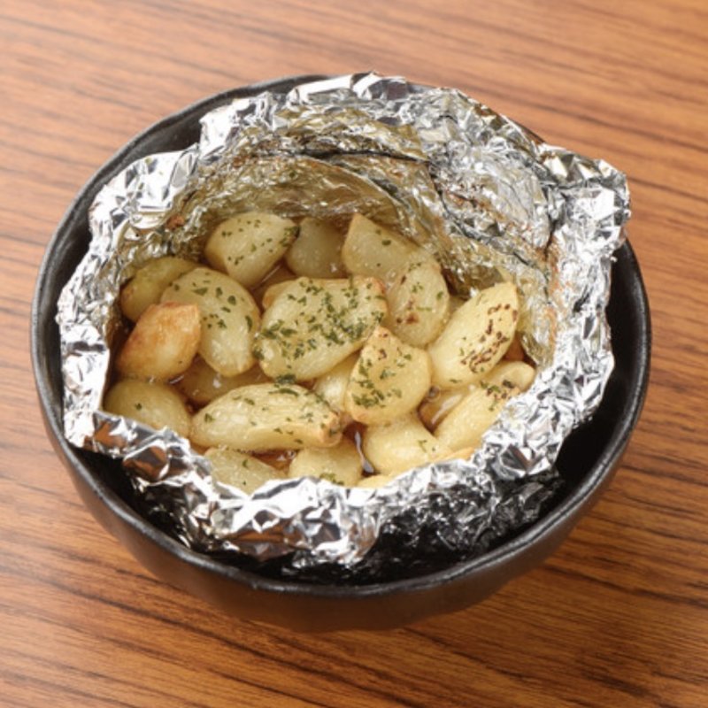 にんにくホイル焼(もつ焼 煮込み ヤリキ 上野総本店)