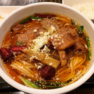 牛すじ肉辛味麺(郷村居 （シャンソンキョ）)