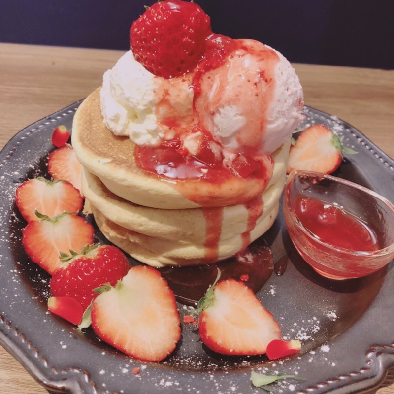 選べる苺のハッピーパンケーキ(CAFE KURUZE  上野マルイ　期間限定店)