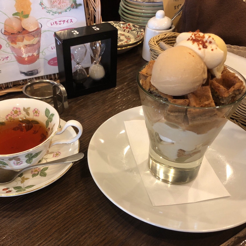 紅茶パフェ(ティーサロンジークレフ （TEA SALON Gclef）)